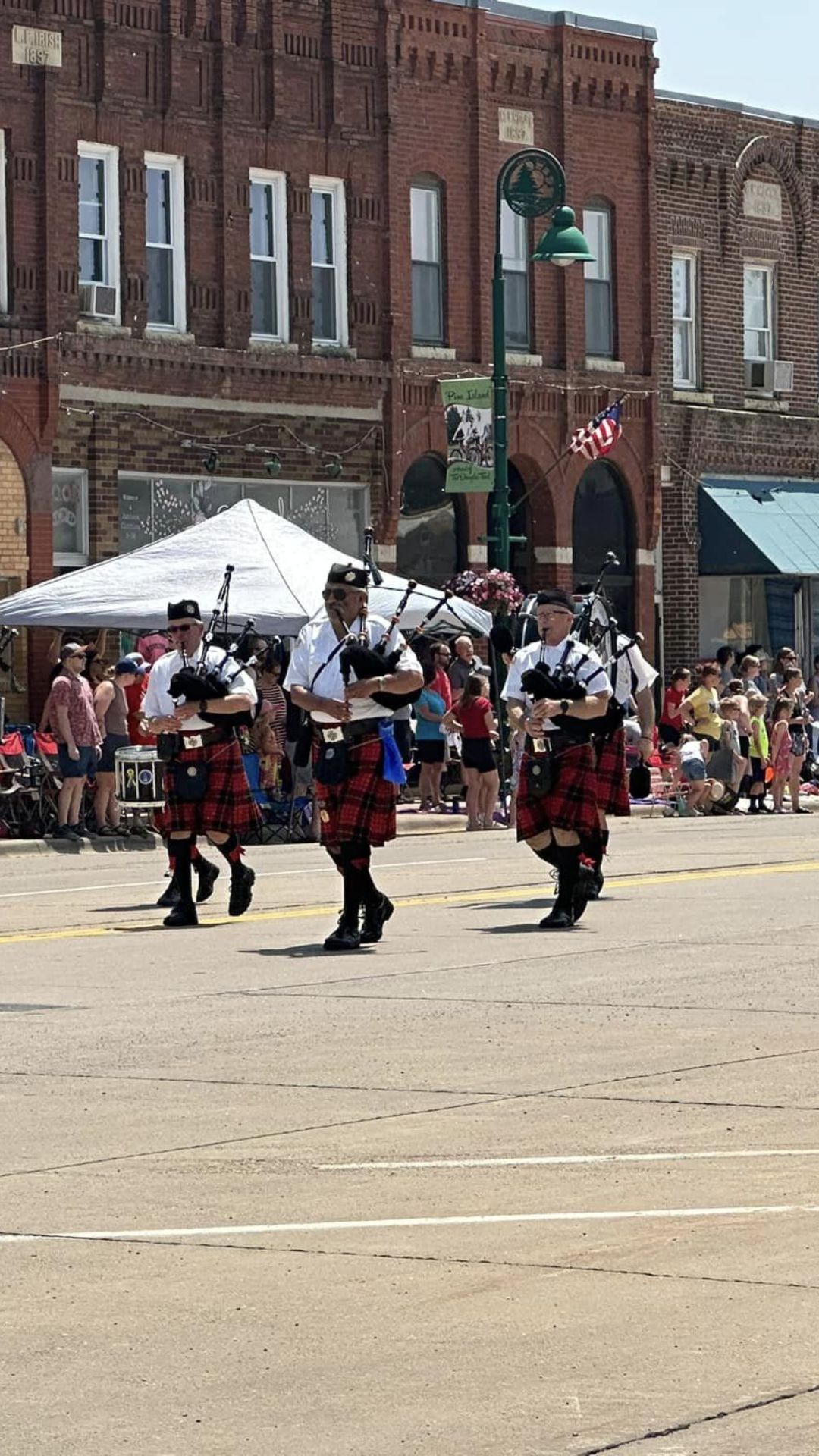 People enjowying parade